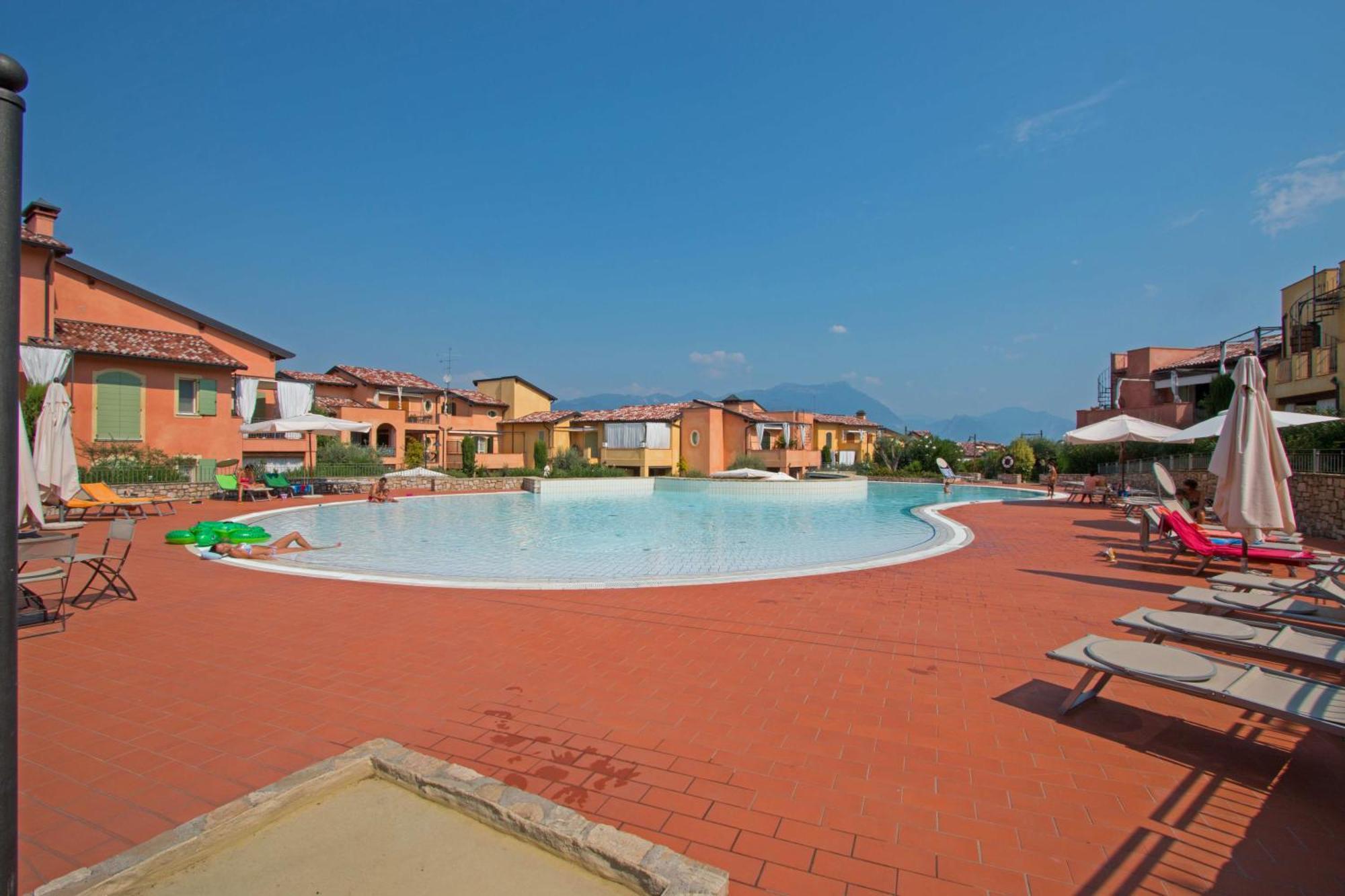 Borgo Del Torchio Apartments By Wonderful Italy Manerba del Garda Kültér fotó